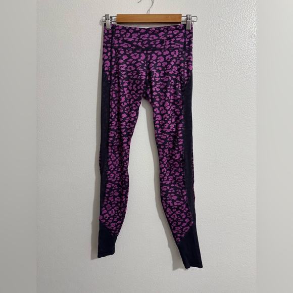 Lululemon Drop It Like It’s Hot Leggings
4 Mini Cheetah Ultra Violet Nav… - Picture 2 of 8